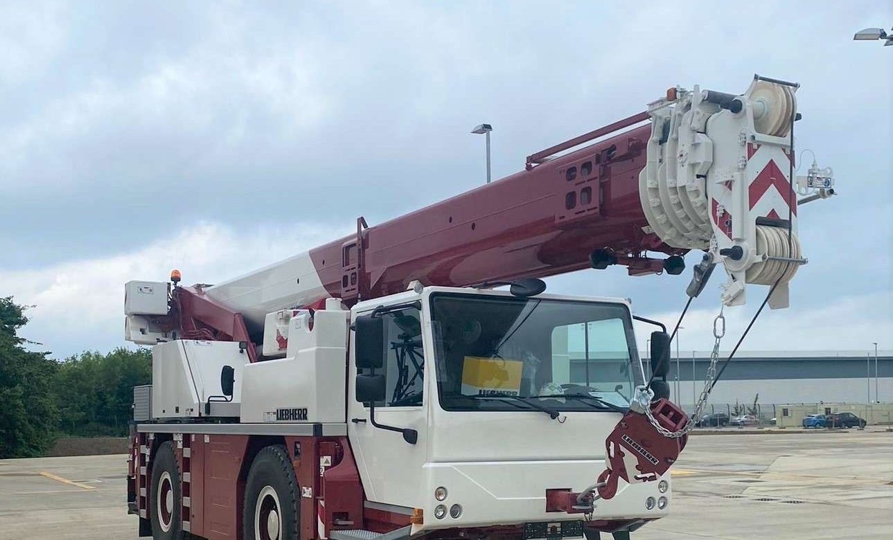 L10401-crane-hire-transportation-services-woking-surrey